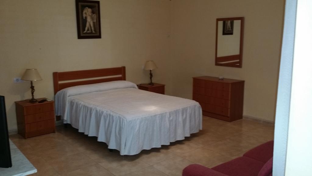 Hotel Mesón El Número Uno Antequera Habitación foto