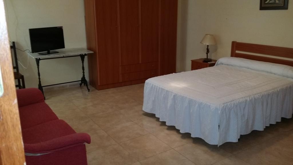 Hotel Mesón El Número Uno Antequera Habitación foto