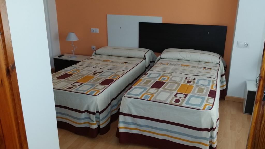 Hotel Mesón El Número Uno Antequera Habitación foto
